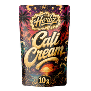 Cali Cream 50% THCA static hash med Herbz-förpackning på svart bakgrund