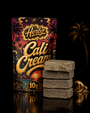 Cali Cream 50% THCA med kompakt yttersida och granulerad inre struktur